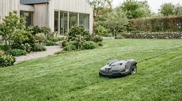 Med GPS illustreret som robotplæneklippere hos Robotvalg.dk